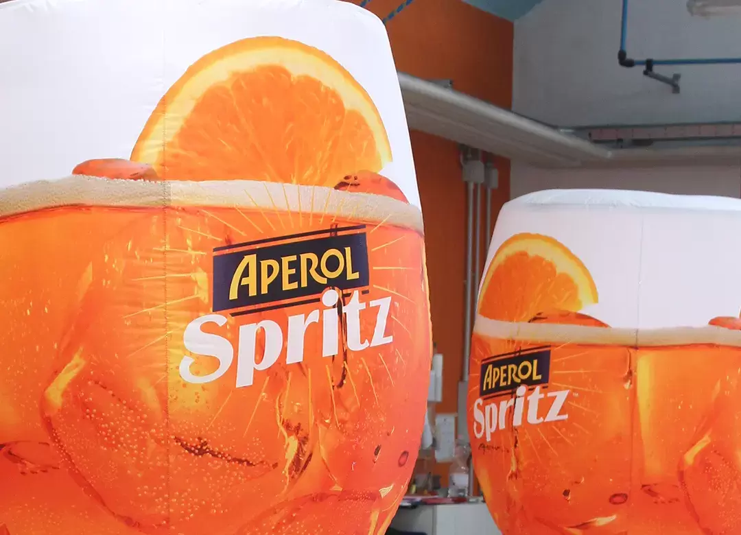 L'iconico calice di Aperol Spritz
