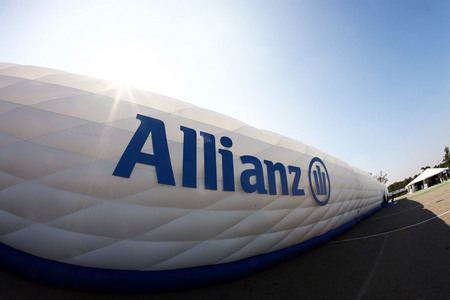 Foto News - Muro gonfiabile Allianz