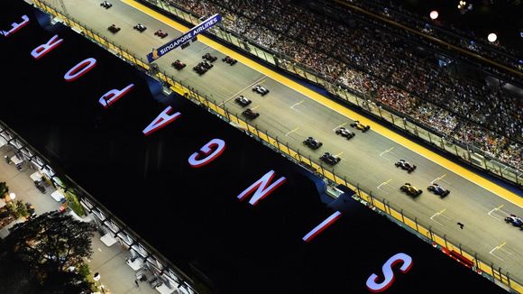 Foto News - Singapore GP's Giant Logo