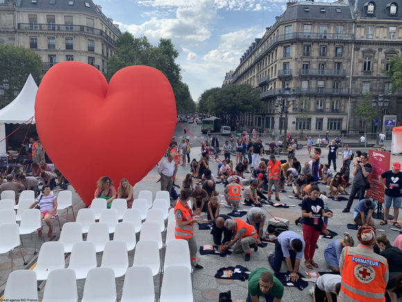 Foto News - Le cœur de Paris bat plus fort
