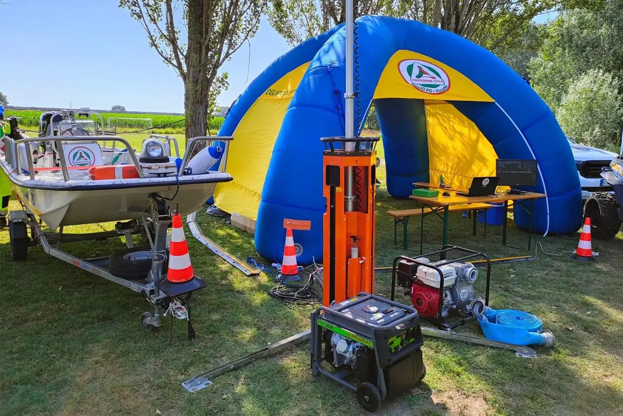 Stand Ragno gonfiabile e Torre faro compatta - Strutture & Accessori foto